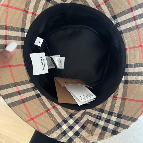Burberry bucket hat